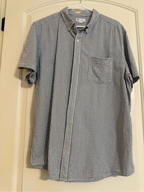 GAP Men's Blue and White Striped Seersucker Button Down Shirt
